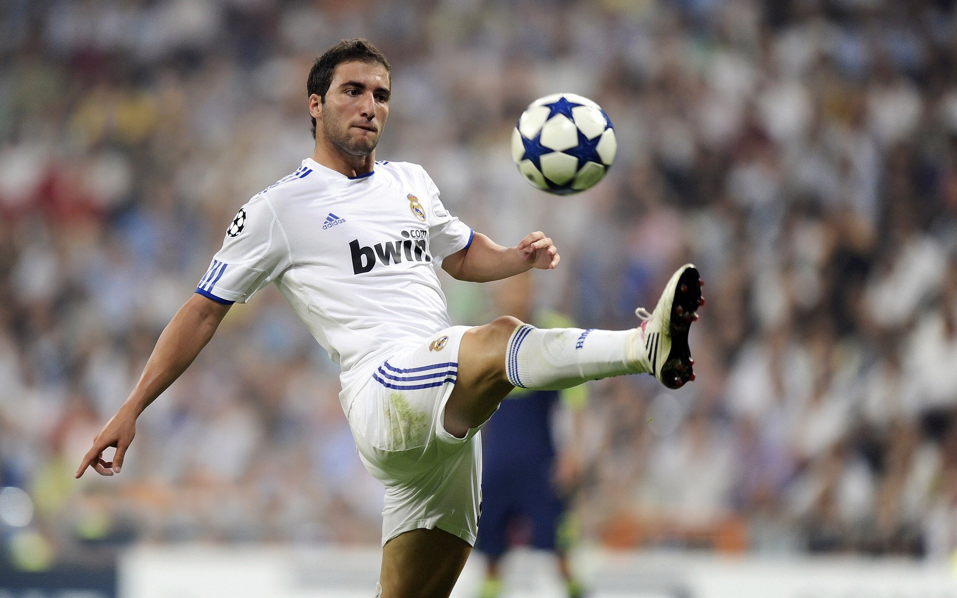 埃弗顿多次抢断终结对方组织核心，埃弗顿引援